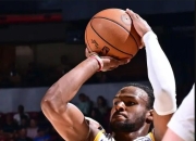 开云体育app-包含湖人B队鏖战美国男篮，杰伦·布朗送出助攻的词条