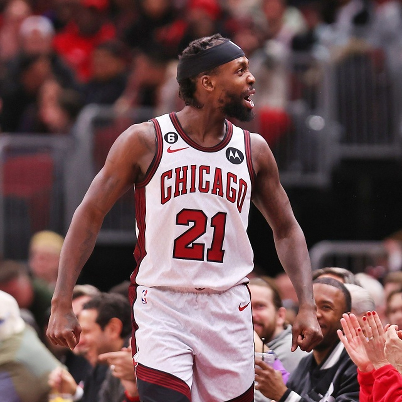 关于湖人轻取篮网B队，贝弗利关键制胜的信息