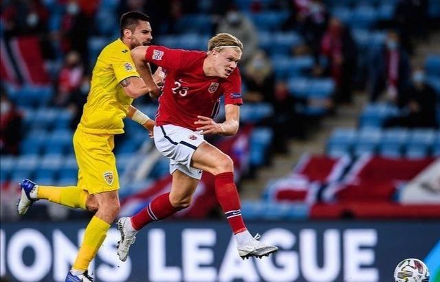 瑞士血洗那不勒斯，厄德高完成帽子戏法