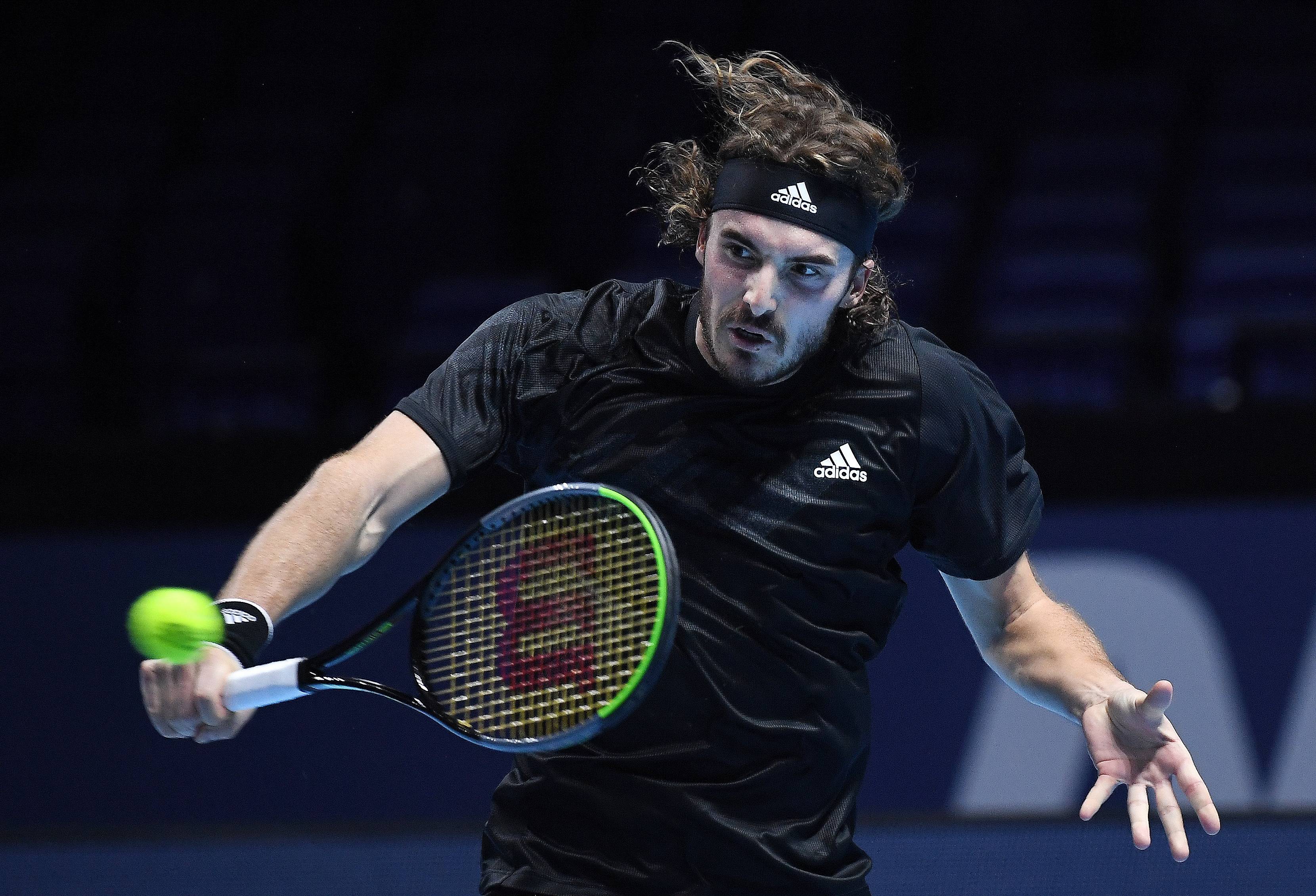 关于世界网球队险胜欧洲网球队，西西帕斯统治全场的信息