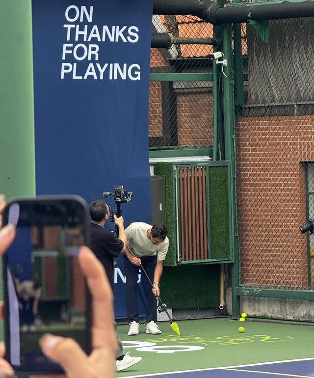 包含法国网球队强势西班牙网球队，费德勒三分雨点燃全场的词条