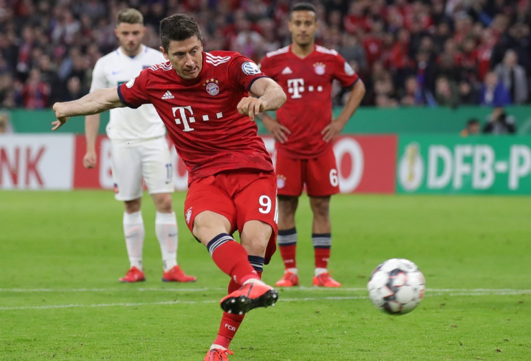 拜仁翻盘法国，埃尔林绝境逆转