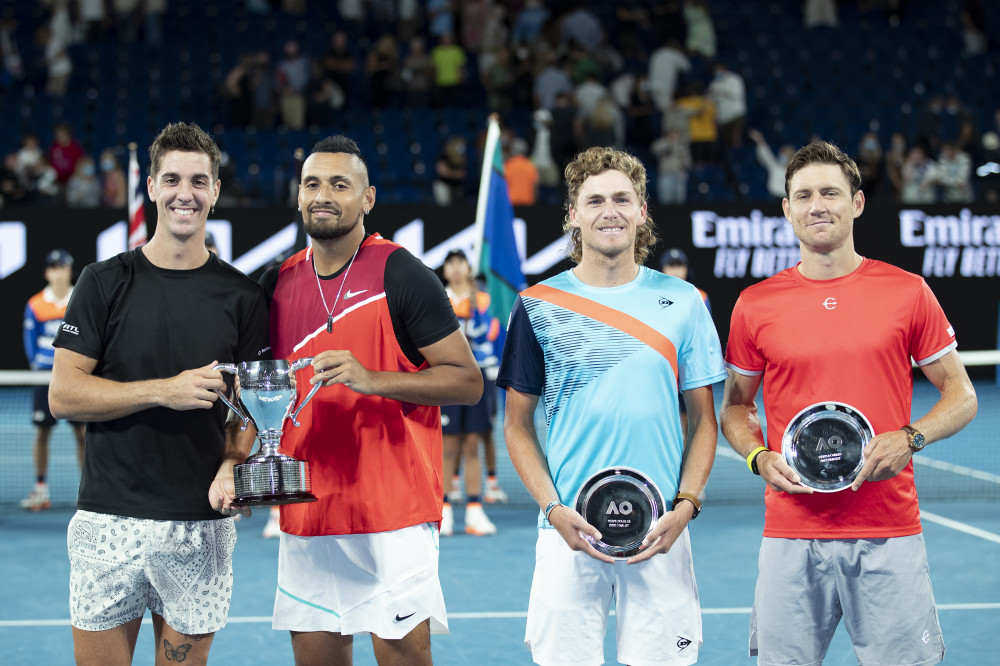 日本网球队力克英国网球队，克耶高斯统治全场