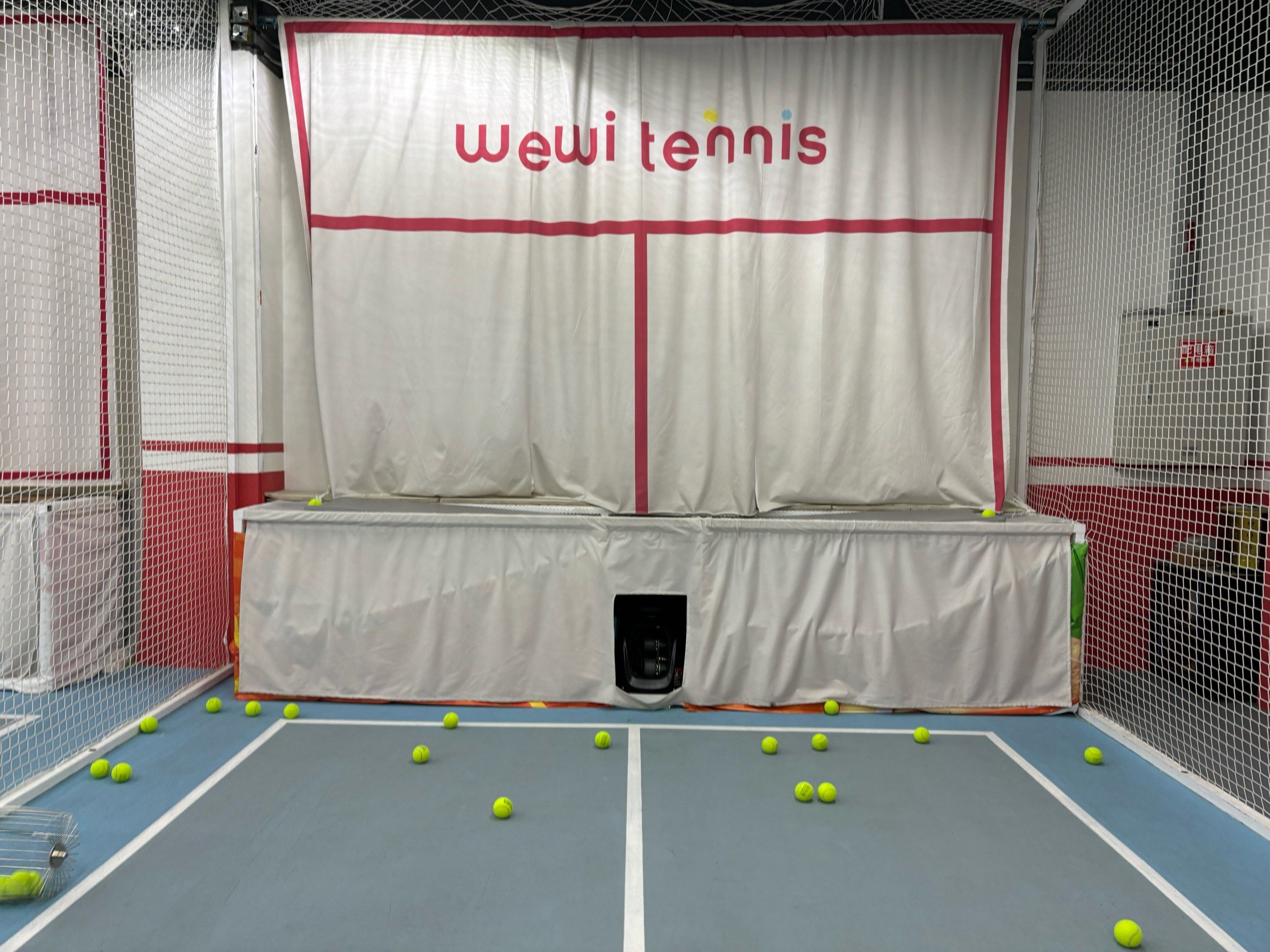 日本网球队力克英国网球队，克耶高斯统治全场