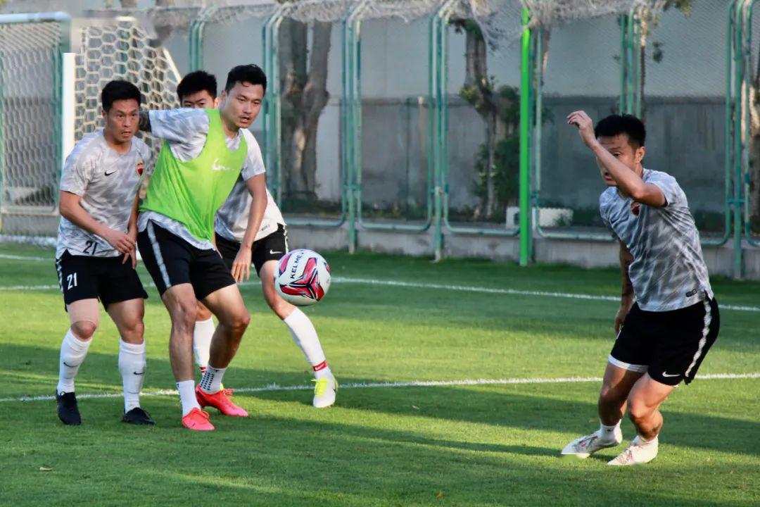 关于卓尔备战迪拜冬训，球队全员保持训练状态的信息