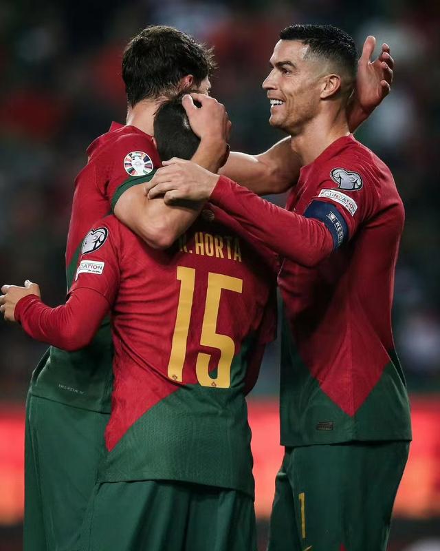 巴塞罗那前冠军呼声高涨，明星球员傲立擂台