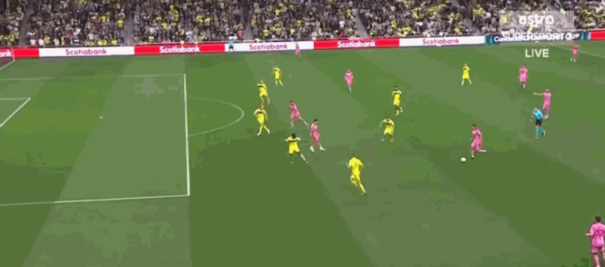 关于足球赛场上一场惊心动魄的比赛的信息