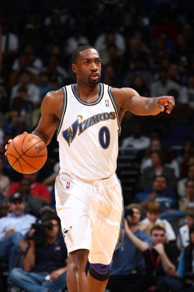 关于美国明星球员在全球篮球赛事中表现出色的信息