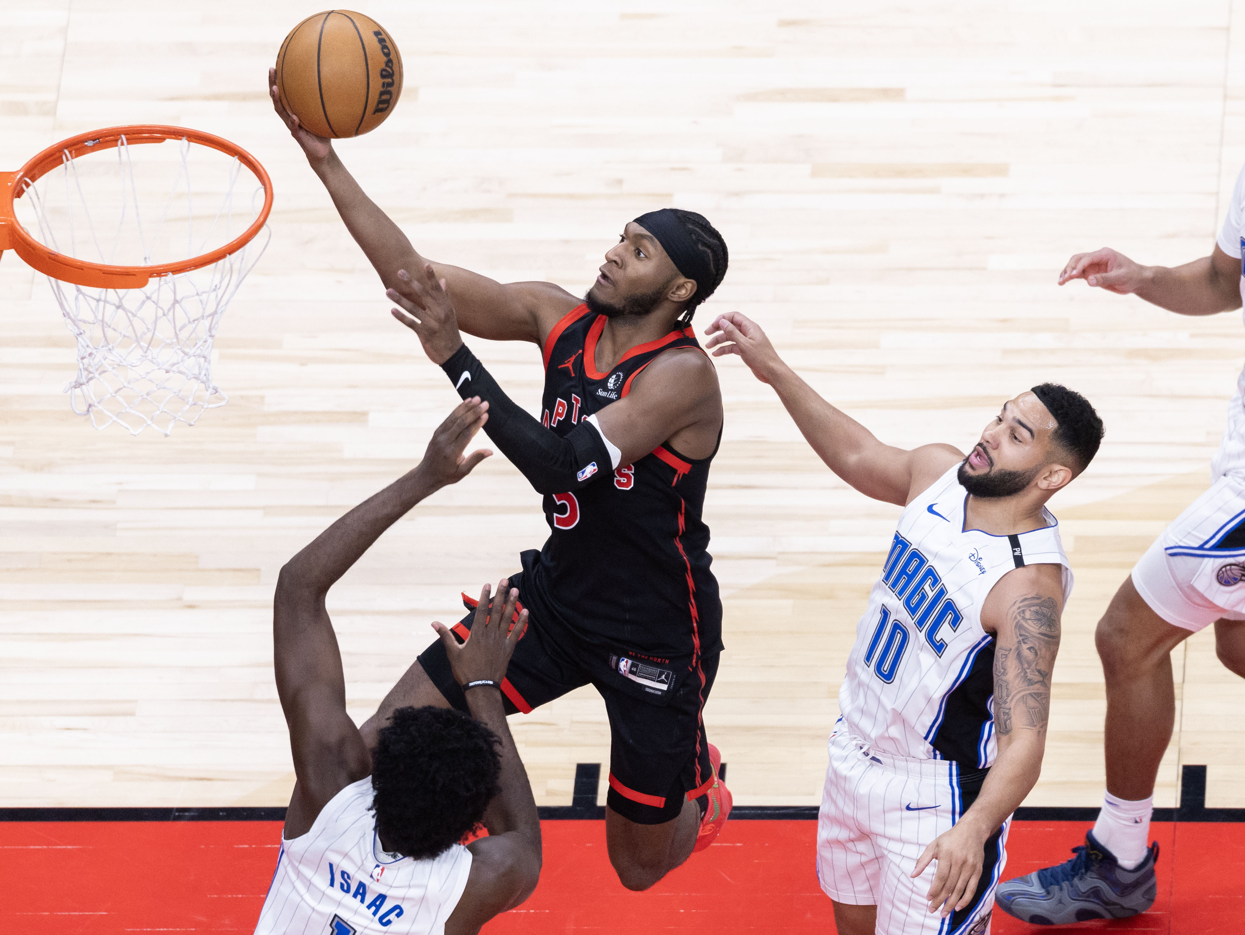 猛龙队突破重围击败实力强队的简单介绍