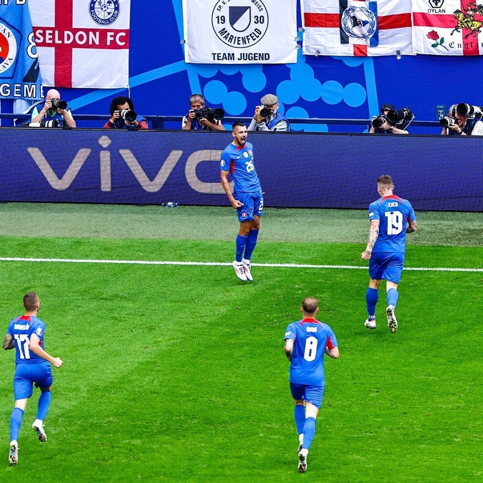 斯洛伐克队击败对手，赢得欧洲杯资格的简单介绍