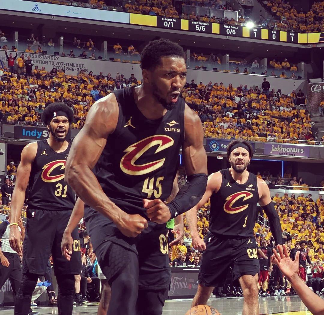 独行侠客场逆袭,险胜尼克斯队挤掉橙队榜首的简单介绍 独行侠客场逆袭,险胜尼克斯队挤掉橙队榜首的简单介绍