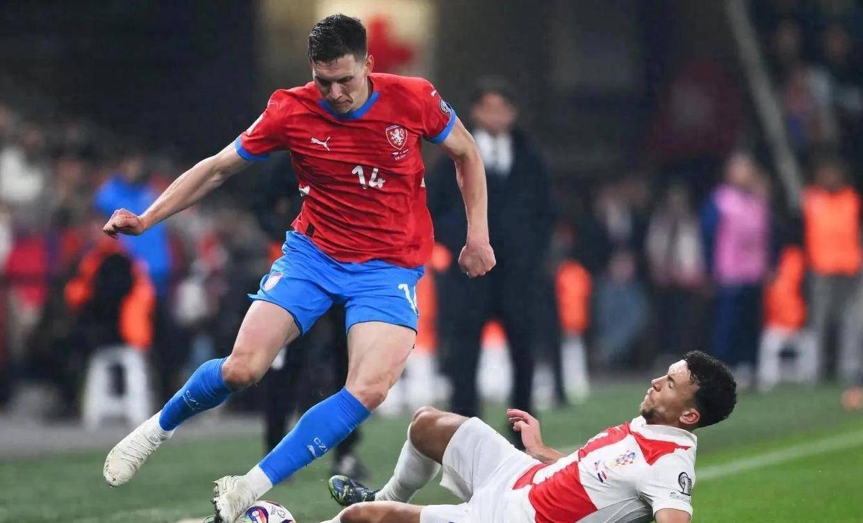 阿尔巴尼亚队在欧洲杯预选赛中取得胜利，一鼓作气！的简单介绍