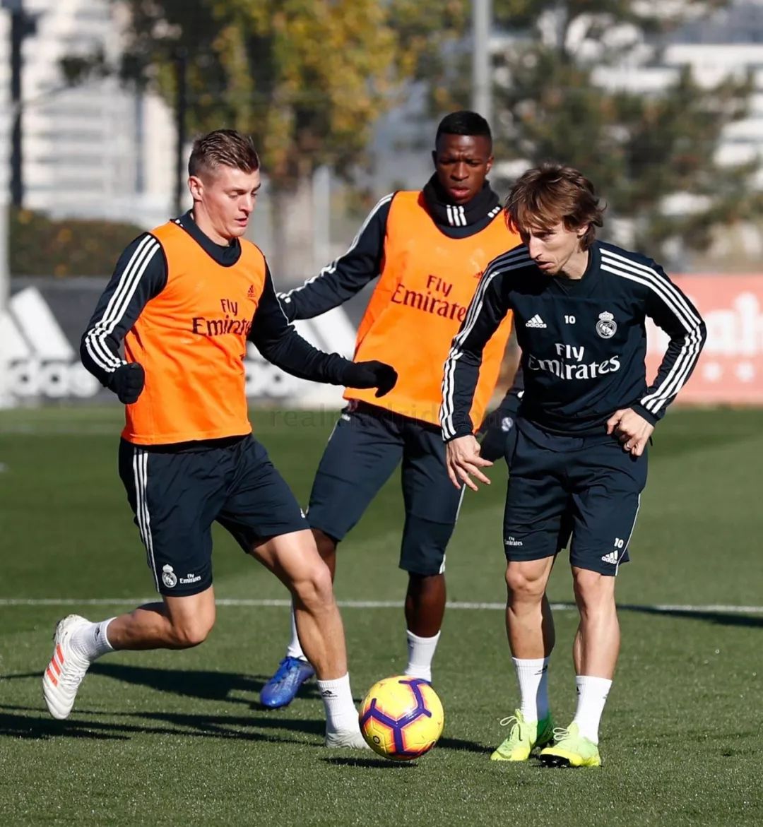 关于瓦伦西亚取得胜利，全队信心大增的信息