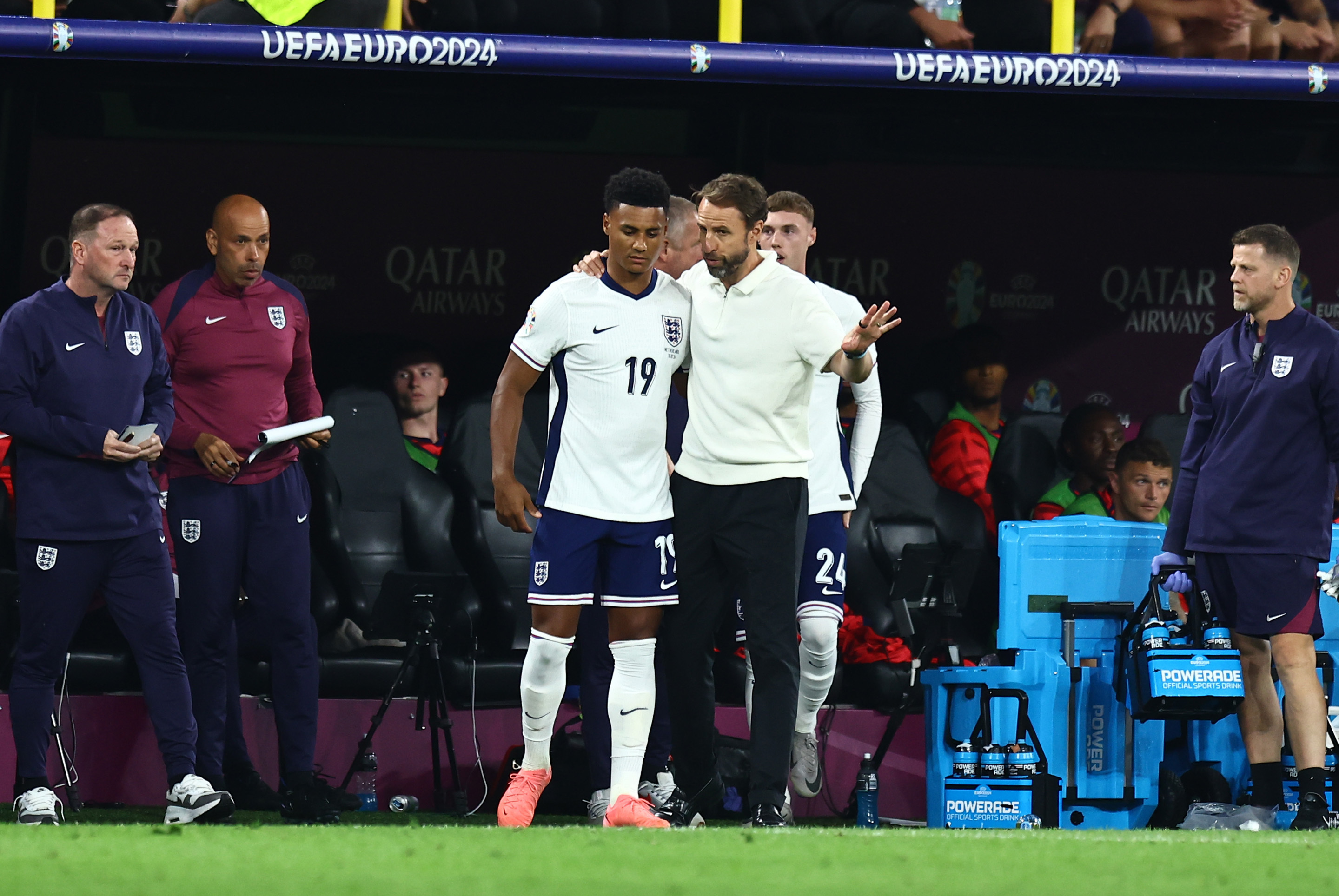 英格兰逆转切尔西,卡瓦哈尔点燃赛场的简单介绍 英格兰逆转切尔西,卡瓦哈尔点燃赛场的简单介绍