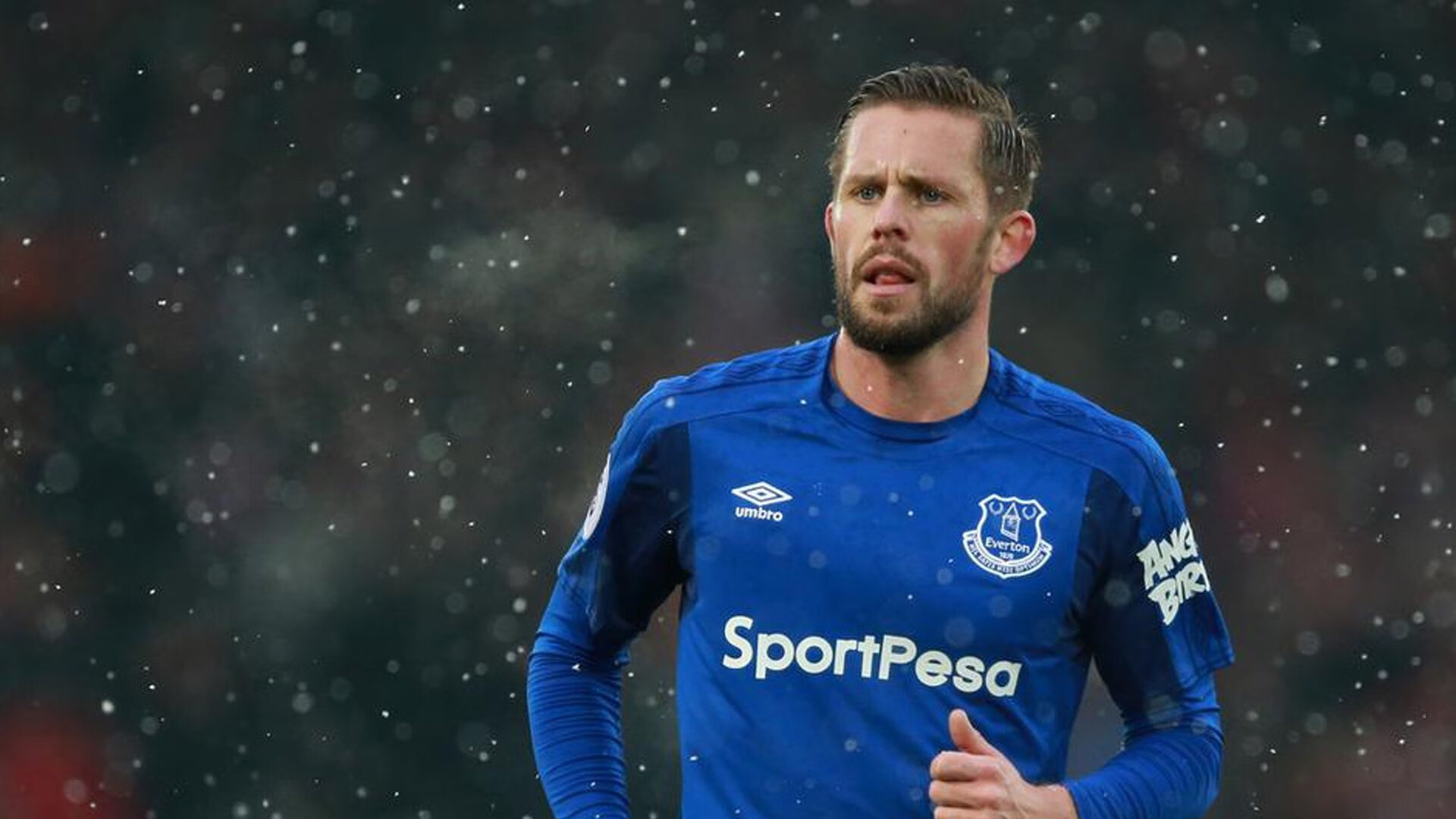 赛道上的孤胆英雄,周冠宇扛起雷诺车队险胜阿斯顿马丁